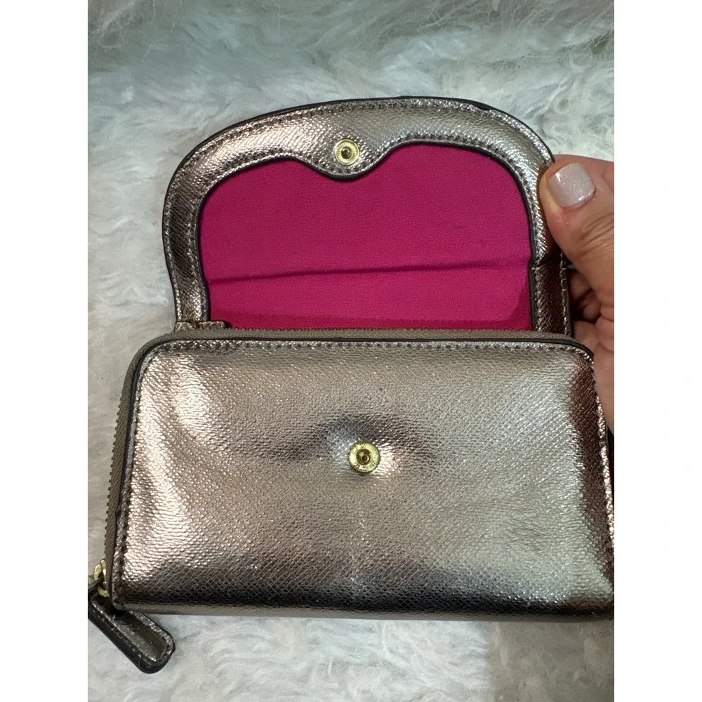 Liz Claiborne Metallic Pewter Wallet Pink‎ Interior Zip Around Snap Organizer